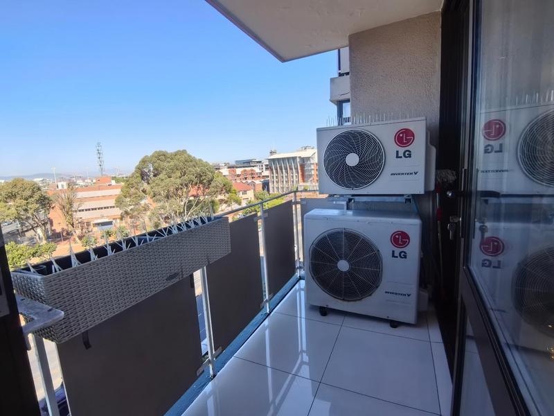 To Let 3 Bedroom Property for Rent in Green Point Upper Western Cape